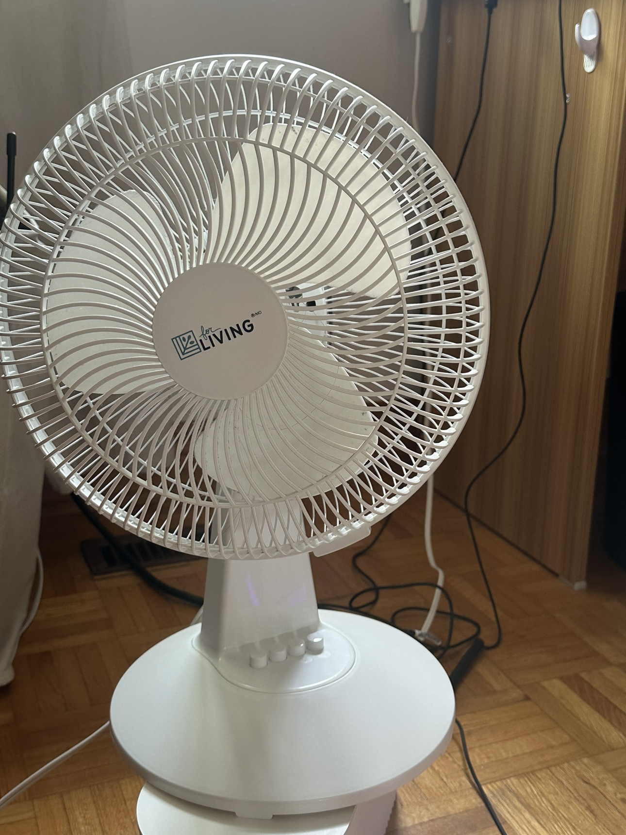 White Desk Fan - photo 3