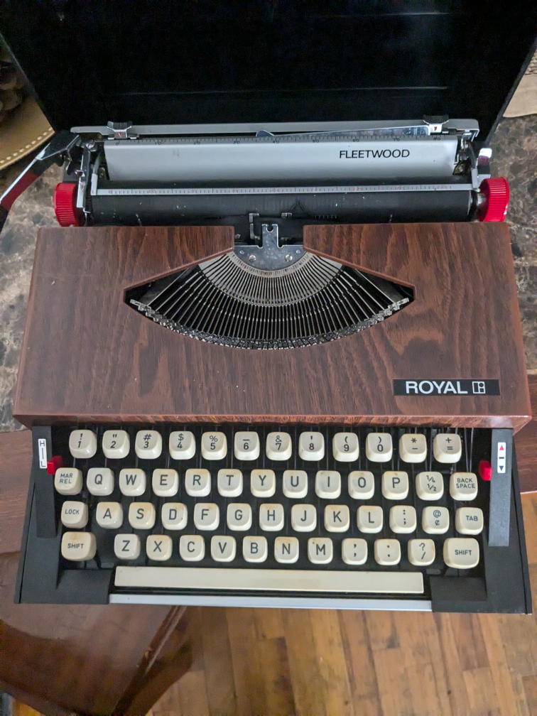 Working Antique Typewriter with Radio Cover - photo 3