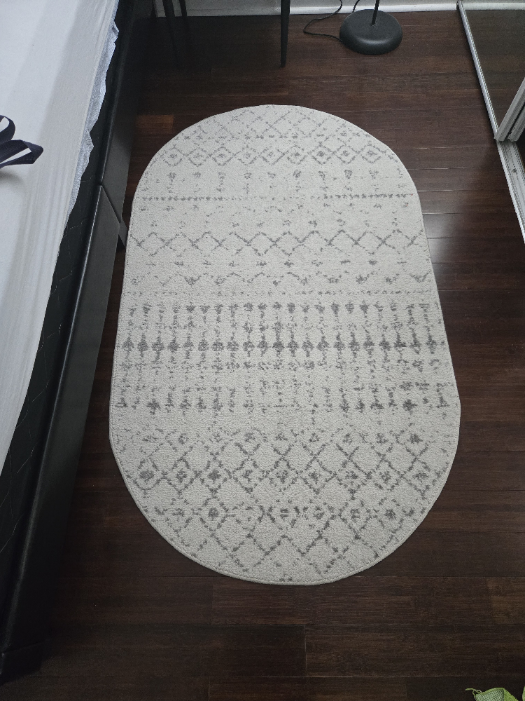Oval Rug - Grey and White