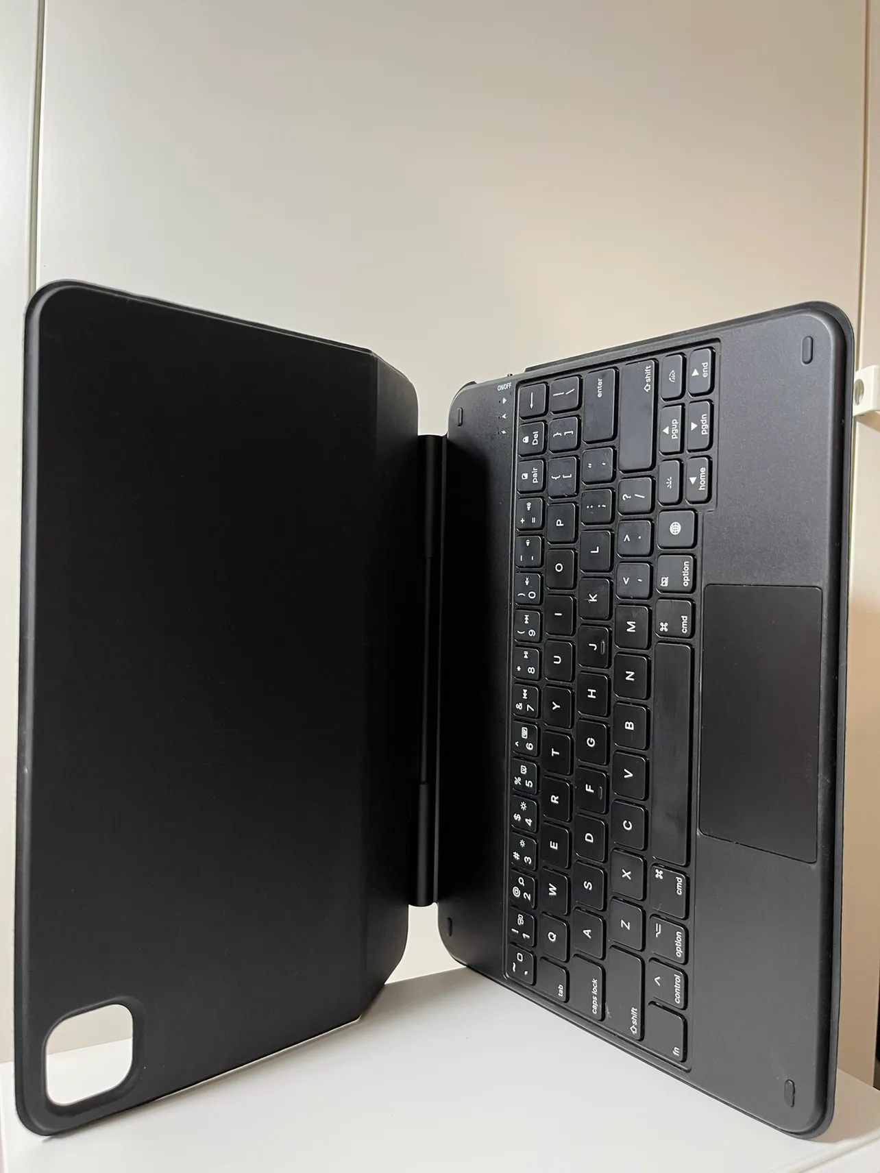 Typecase Edge Keyboard Case for iPad Pro 11” $55 image indicator(4)