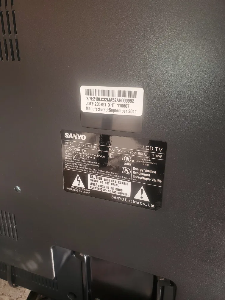 Sanyo LCD 32" TV with remote image indicator(2)