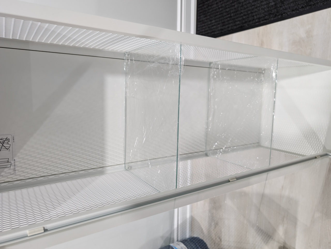 White Metal Cabinet - photo 2