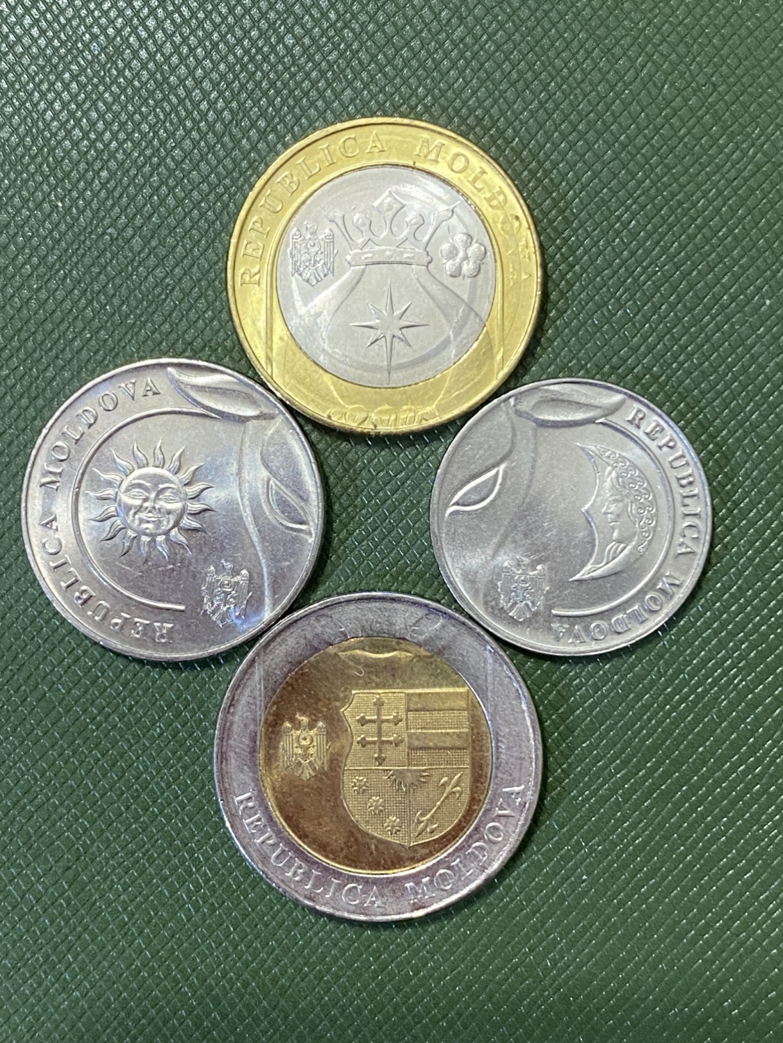Foreign coins and banknotes - photo 2