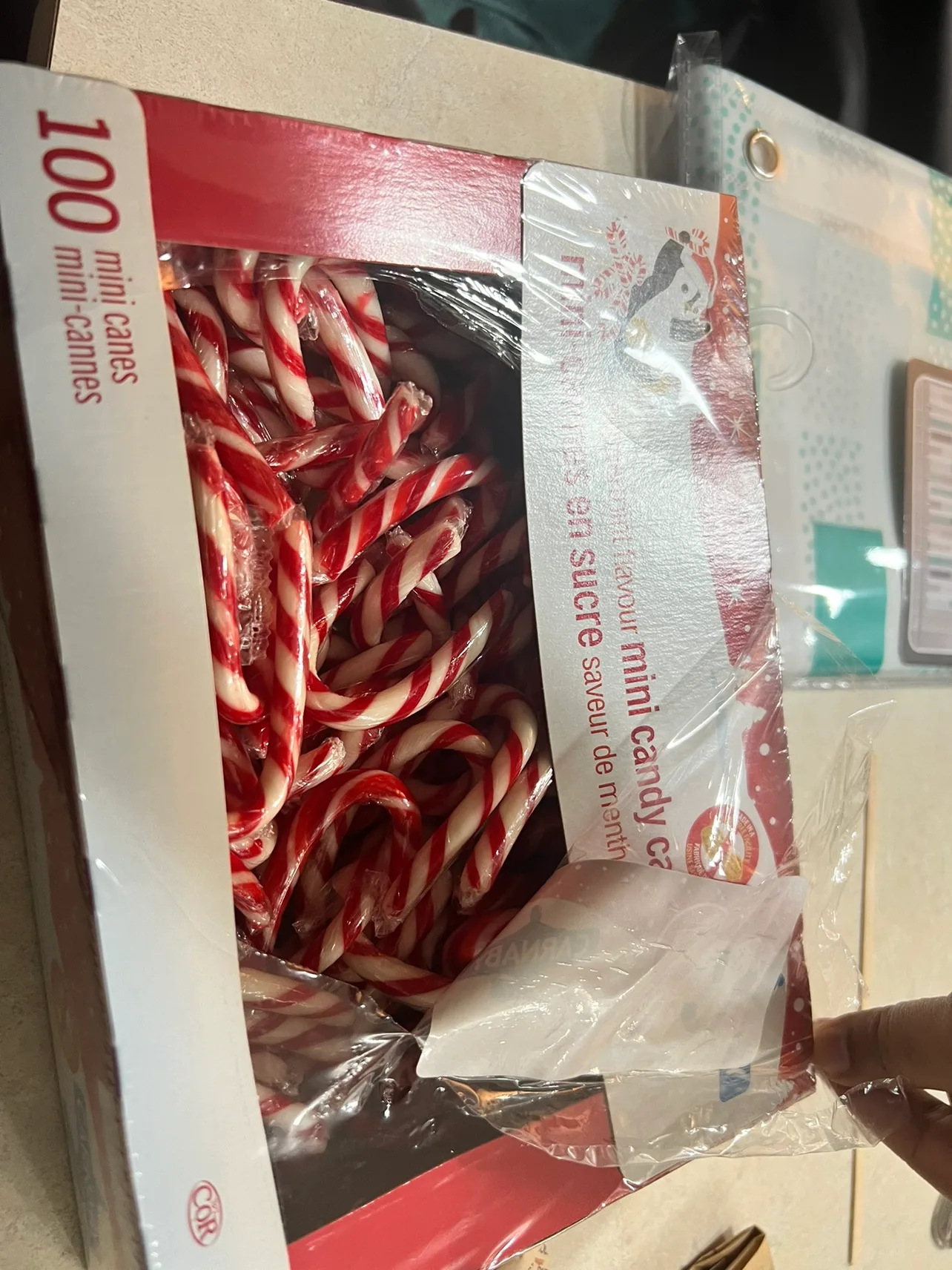 Free Mini Candy Canes thumbnail