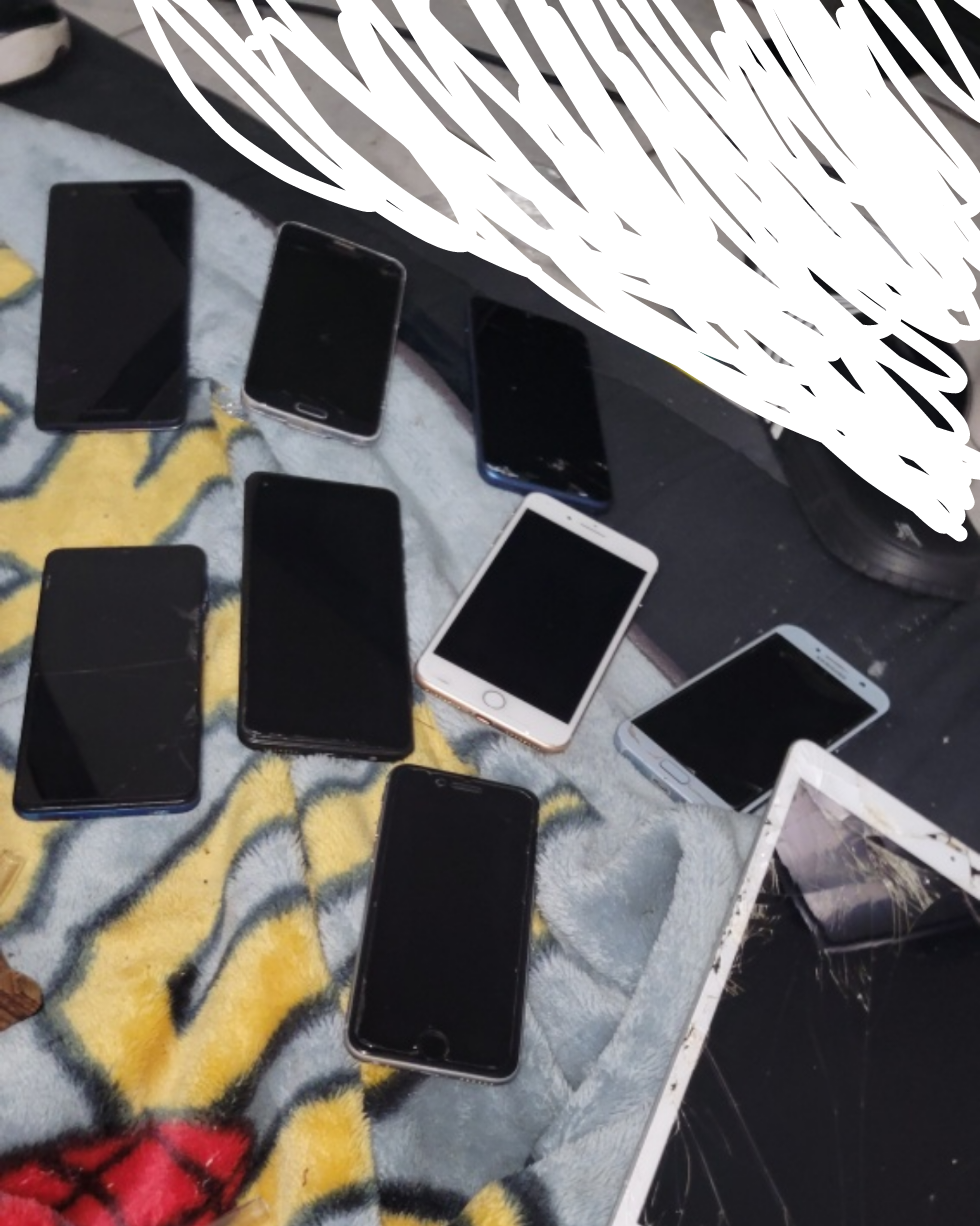 bunch of phones for repair - photo 5