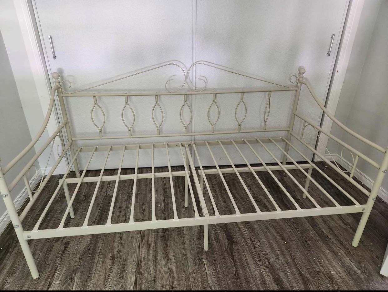 Metal Daybed Frame w/newer Mattress