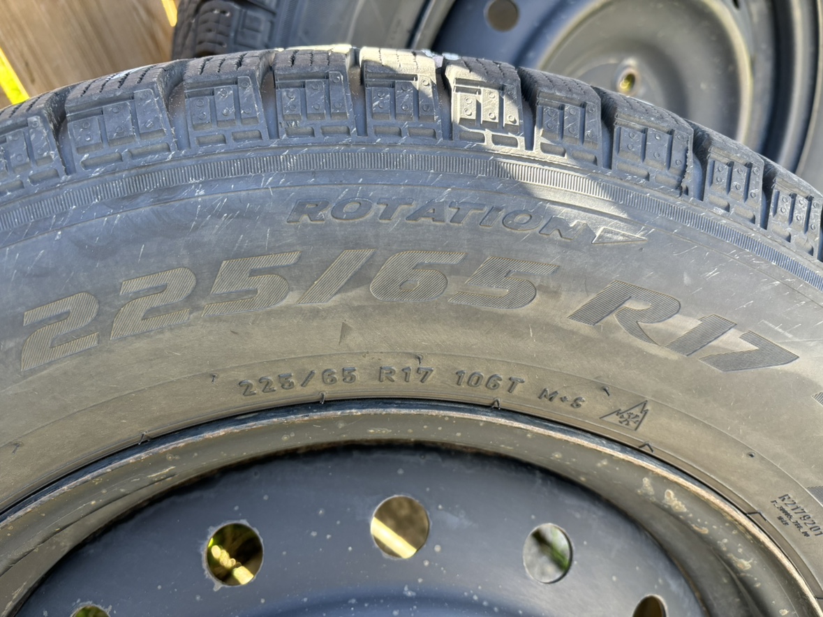 Set of 4 Pirelli Ice Zero Studded Winter Tires 225/65R17 - photo 3