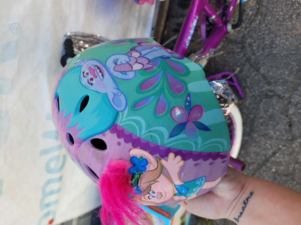 Trolls bike with bag, helmet and training wheels - photo 3