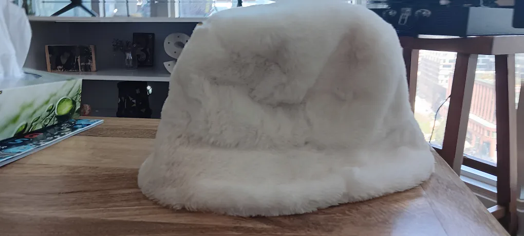 White Faux Fur Bucket Hat image indicator(7)