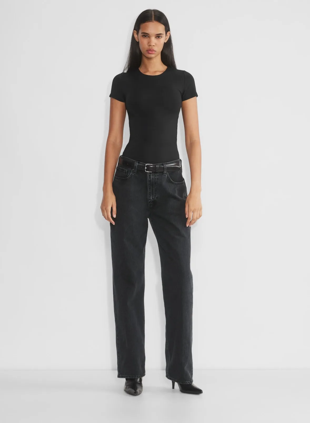 Aritzia | Contour Tee Crew Neck image indicator(3)