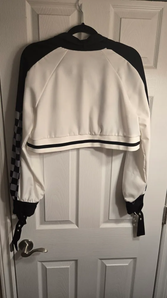 Pinksavior Checkered Crop Jacket image indicator(4)