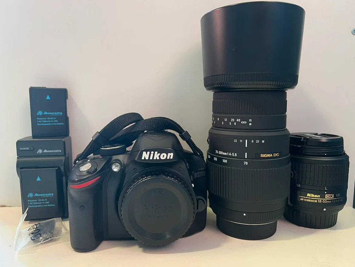 Nikon D3200 With 2 lenses thumbnail