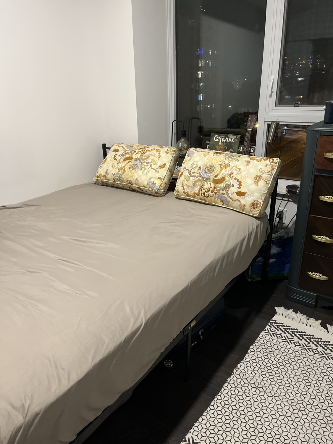 Queen Mattress - Medium Firm 10 inches