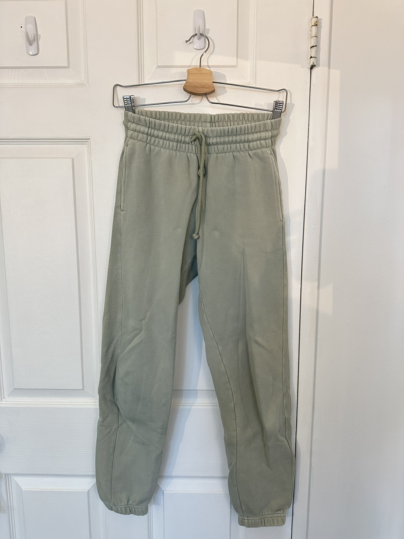 TNA sage Sweatpants XS