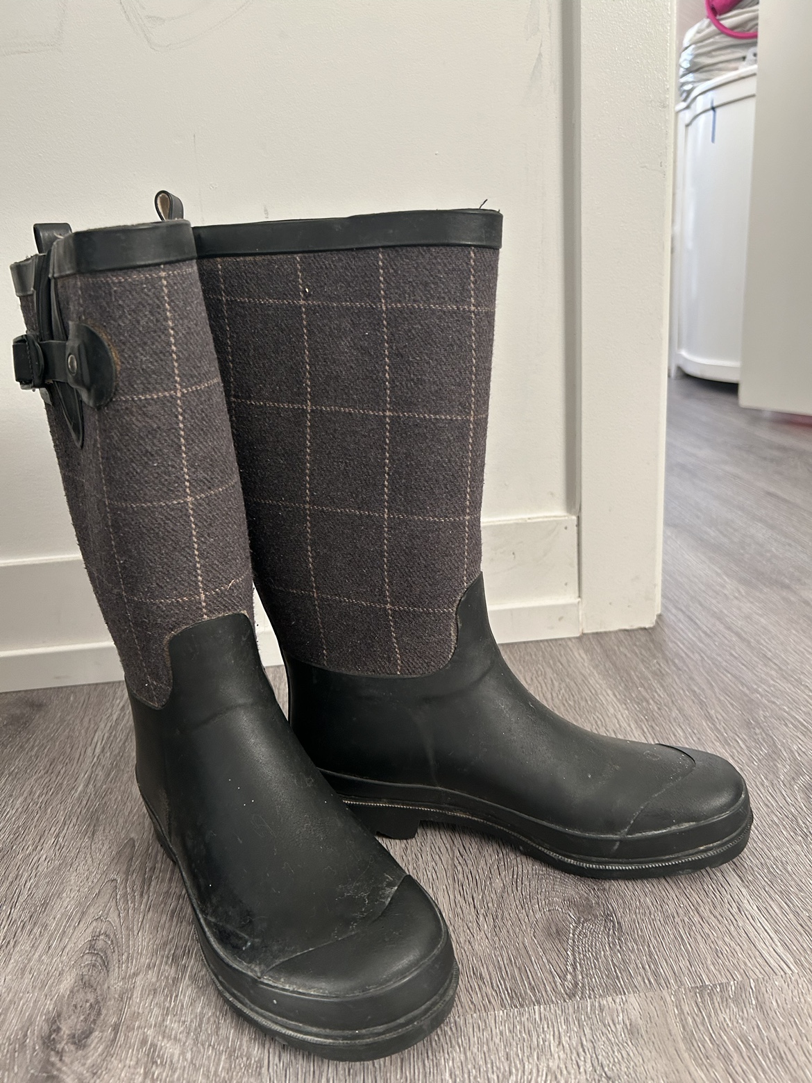 Black and Grey Plaid Rain Boots size 37 - photo 2