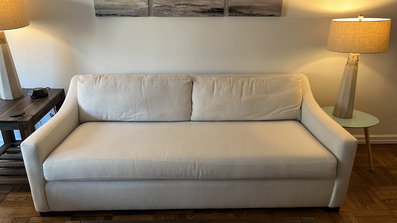 Living Room Bassett Sofa & loveseat - photo 2