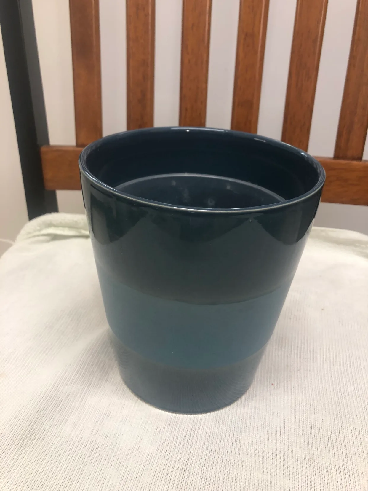 Two Ceramic Plant Pots image indicator(4)