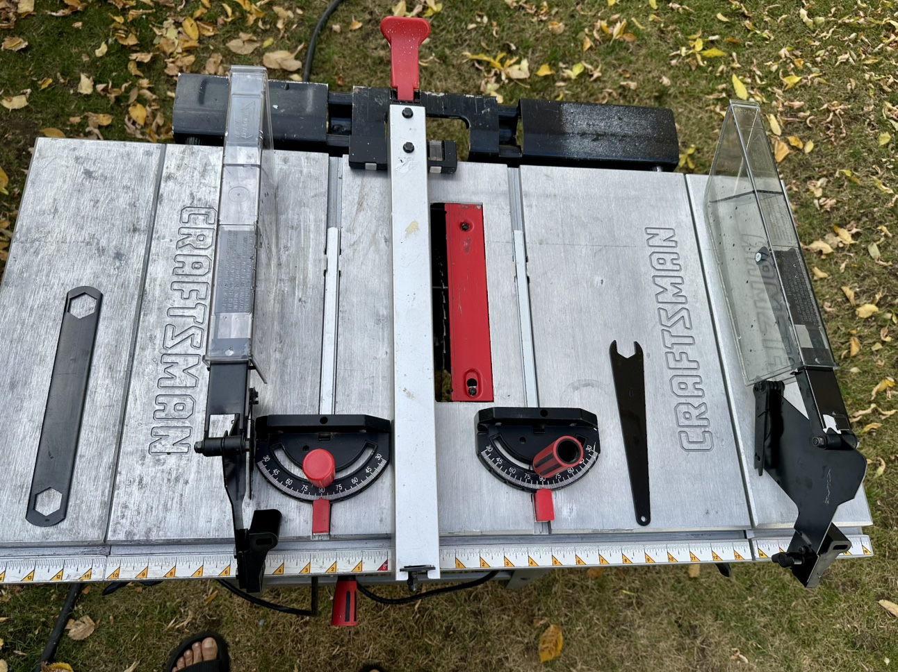 Mastercraft 10"table saw, new condition. - photo 3