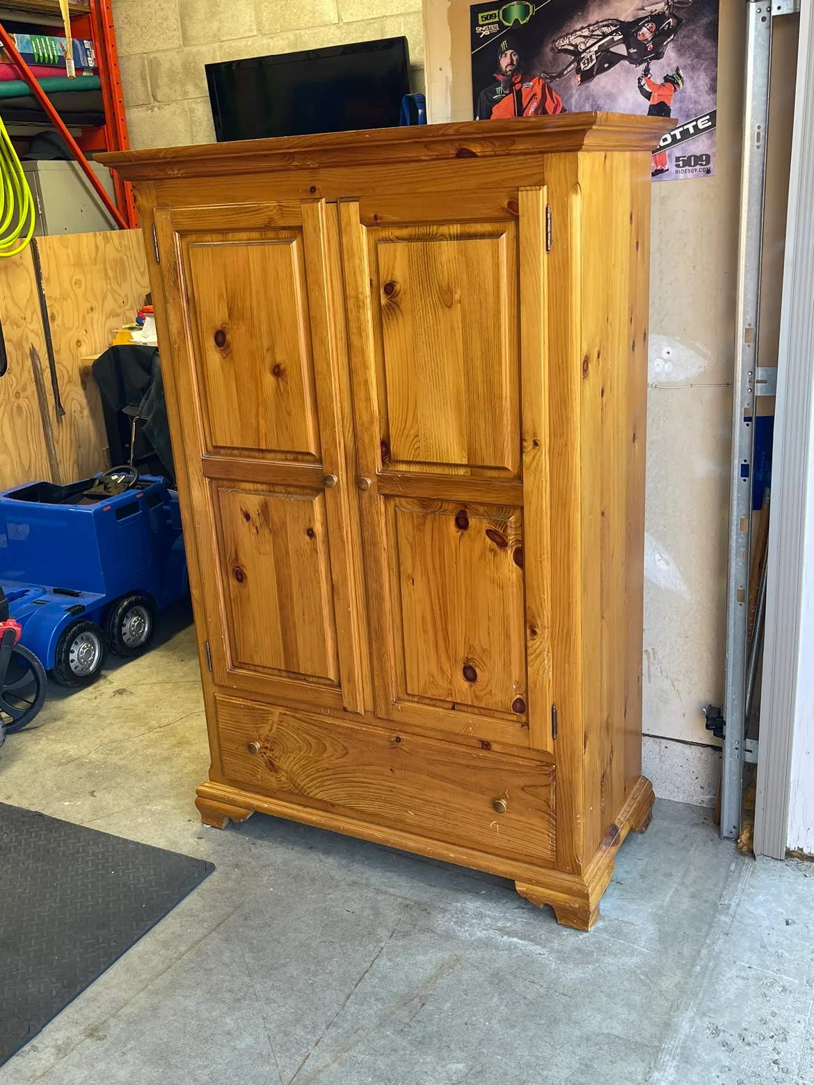 Wooden Cabinet thumbnail