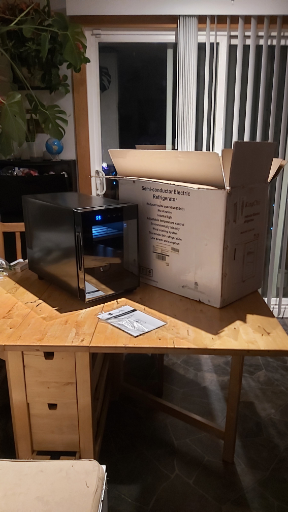 Cigar Fridge humidity thermoelectric NEW fcfs