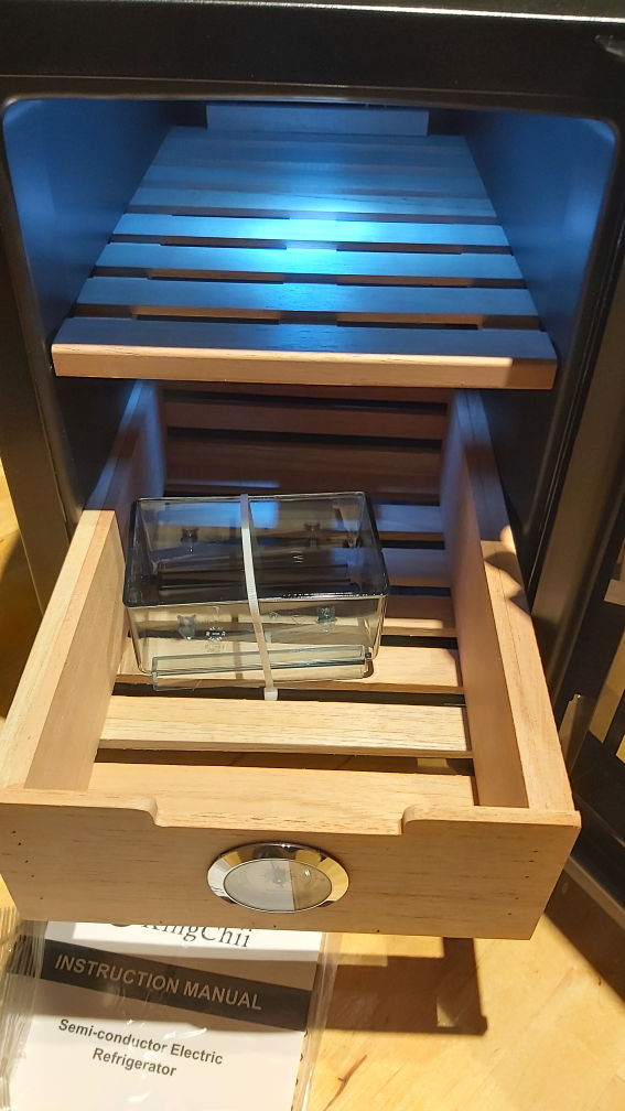 Cigar Fridge humidity thermoelectric NEW fcfs - photo 4