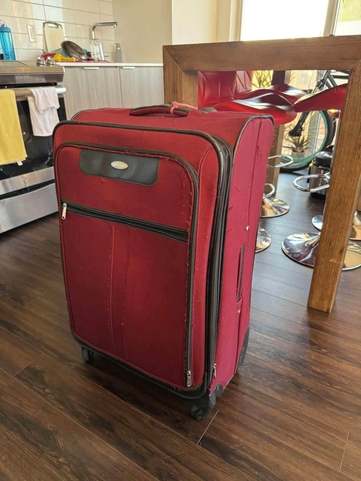 Large used luggage. Perfect for long trips! - photo 2