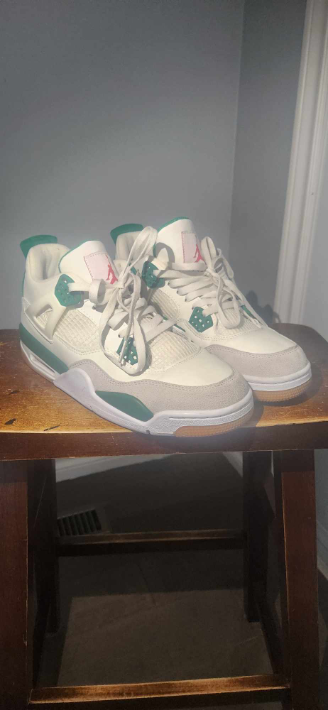 Air Jordan 4 Retro "Pine Green"