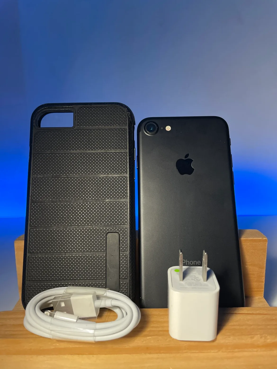iPhone 7 Black 128GB + charger and case thumbnail