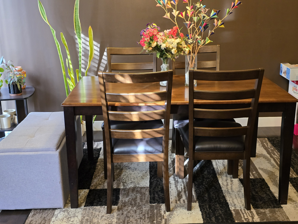 Dining table and chairs set