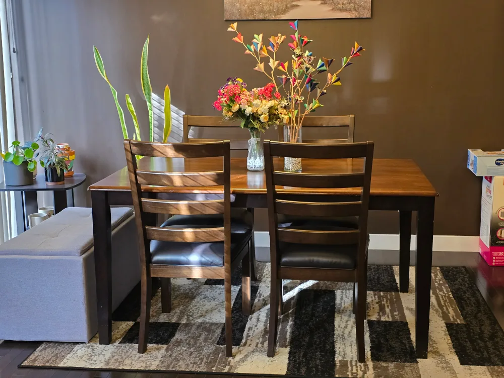 Dining table and chairs set image indicator(7)