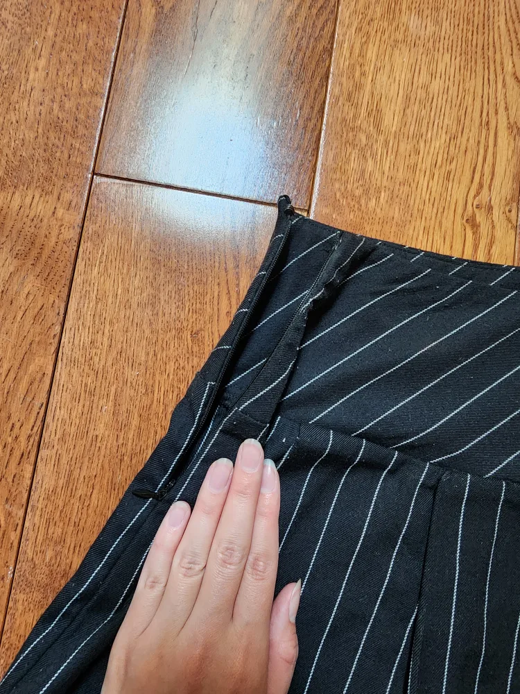 H&M pleated mini skirt image indicator(5)