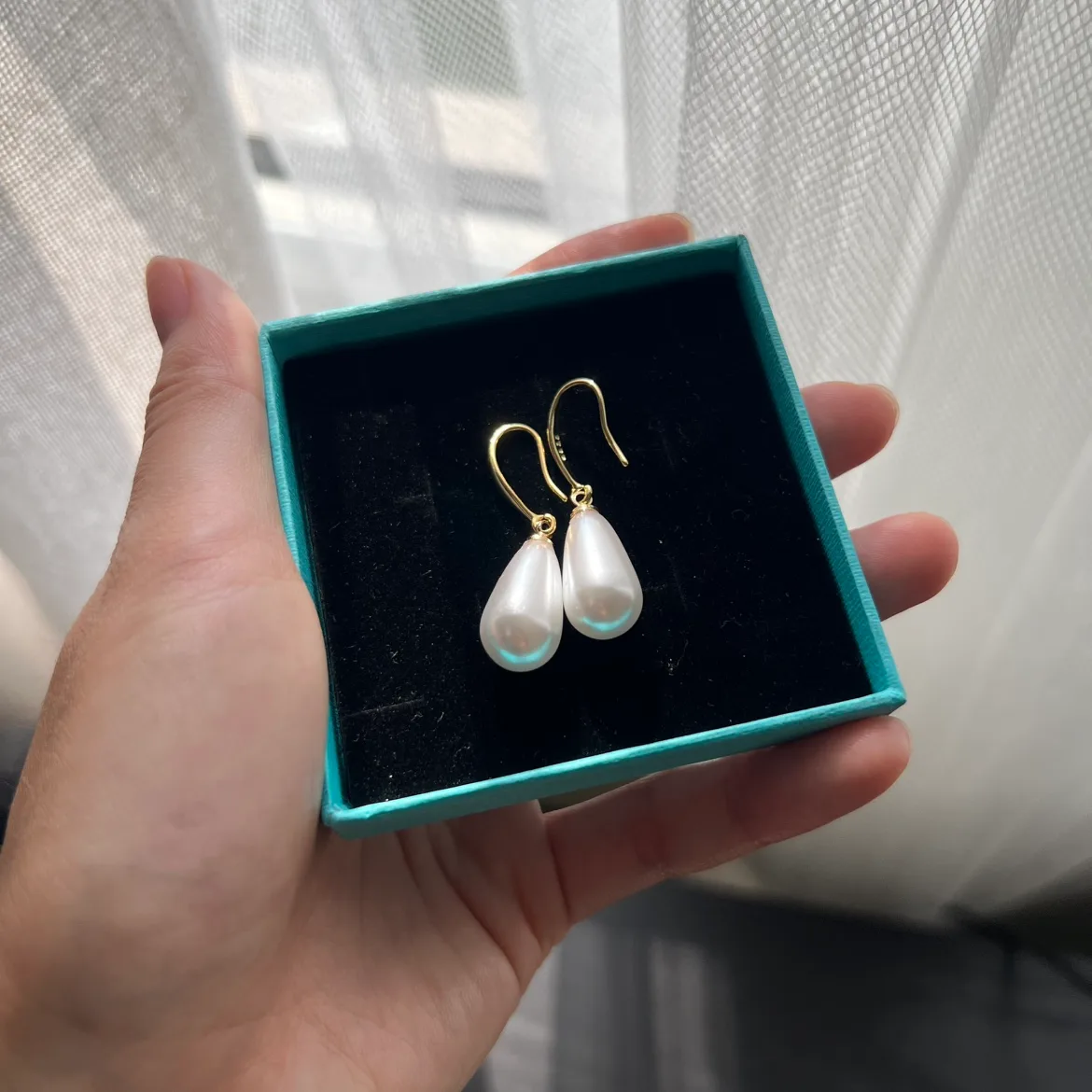 Pearl Drop Earrings thumbnail
