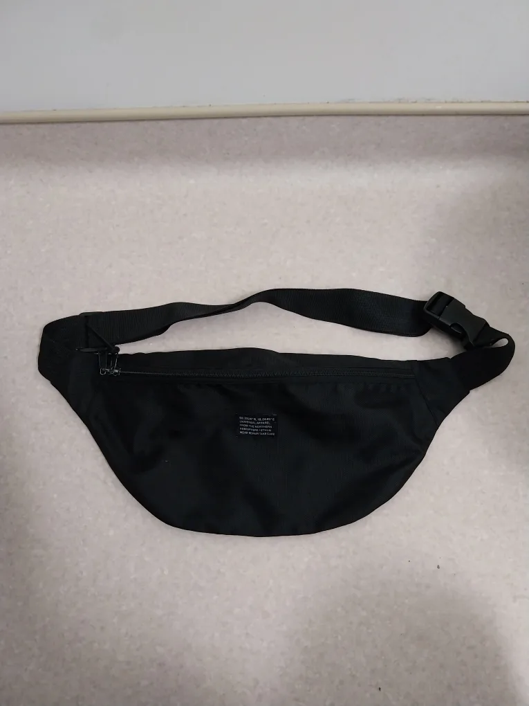 Black Fanny Pack image indicator(2)