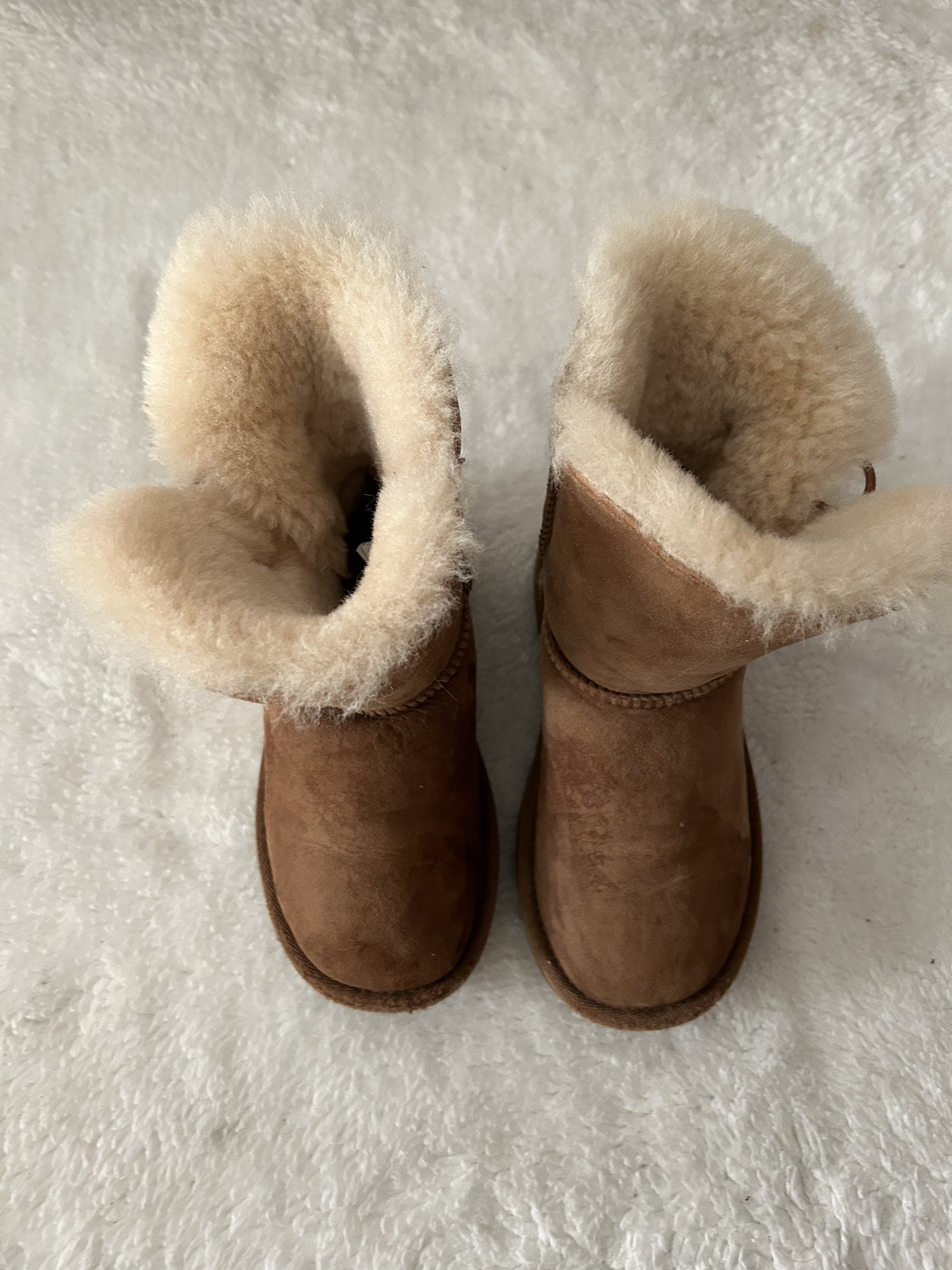 UGG Bailey Button II Kids Boot, Tan Suede & Sheepskin - photo 3