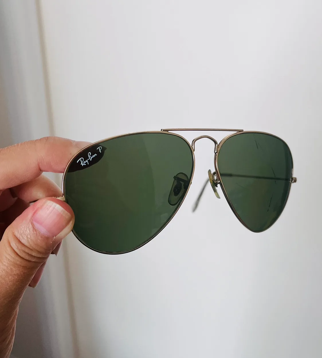 Ray Ban Aviator Sunglasses - one lens cracked image indicator(2)