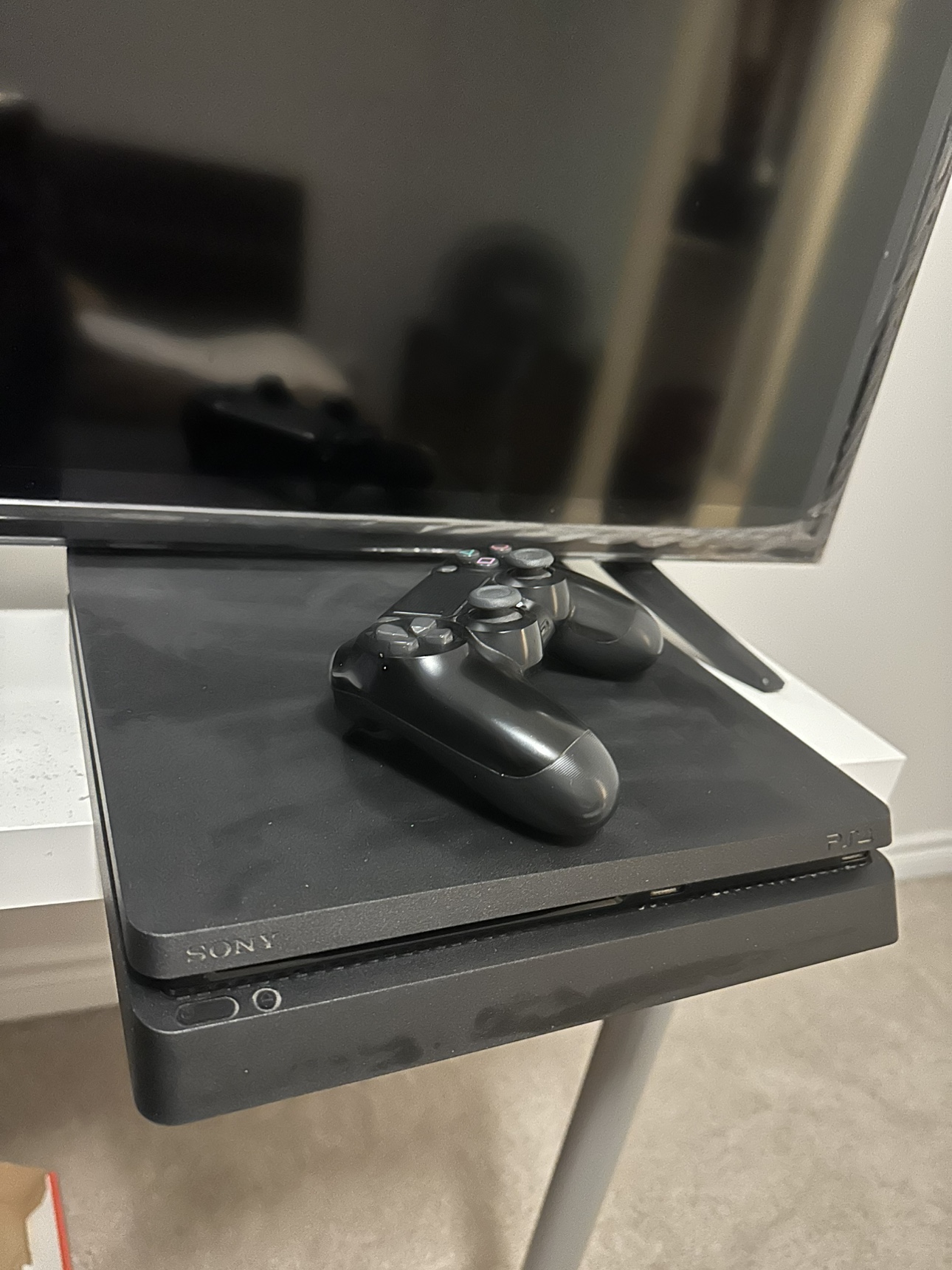 PlayStation 4 + games - photo 3
