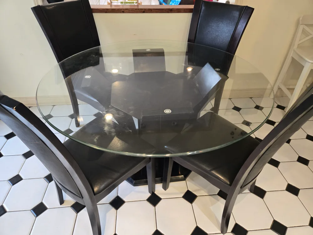 dining table and chairs image indicator(2)