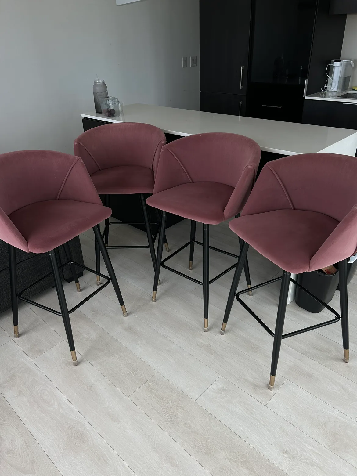 Pink Velvet Luxury Bar Stools thumbnail