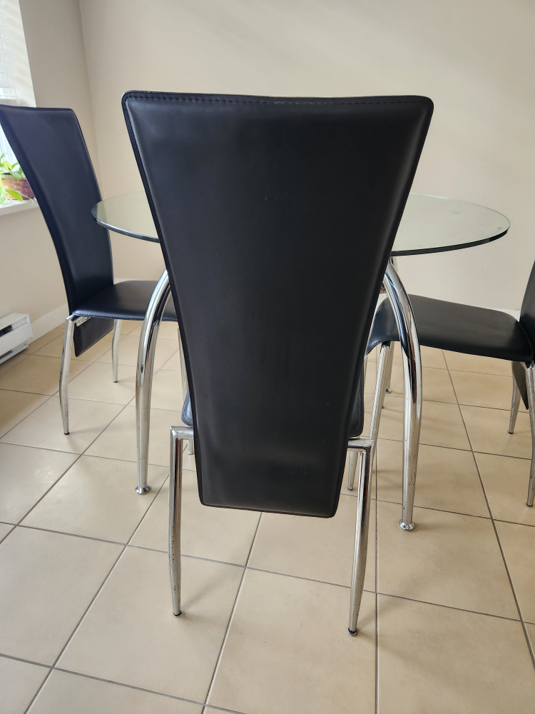 Moving sale!!! Glass dining table and four chairs - photo 5