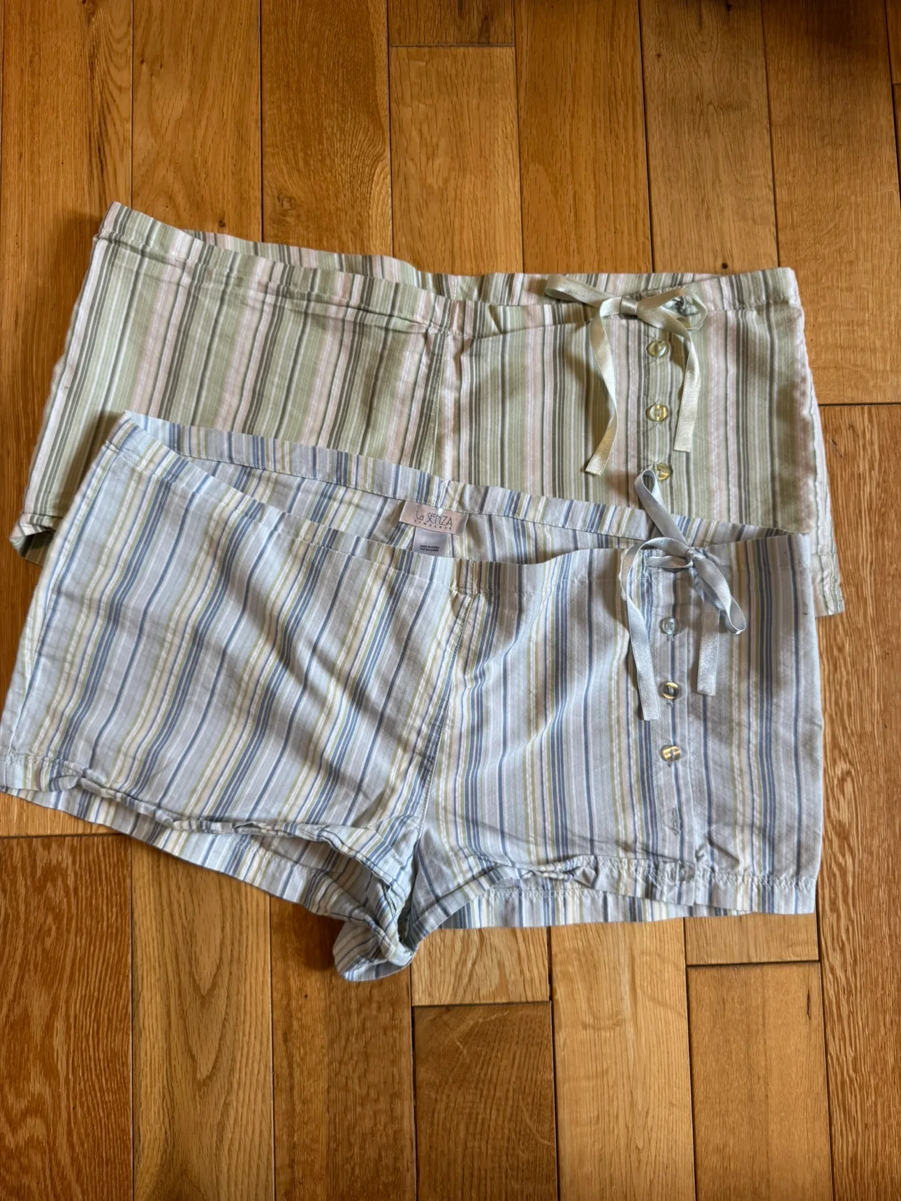 Women’s Clothing Bundle Size Small 4-pc $10 image indicator(4)