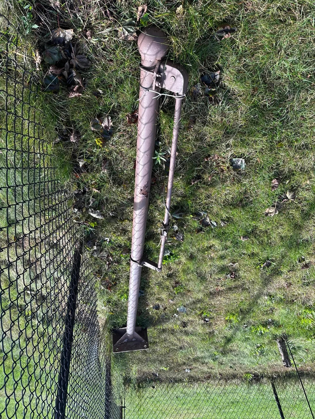 Outdoor Clothesline two metal poles image indicator(5)