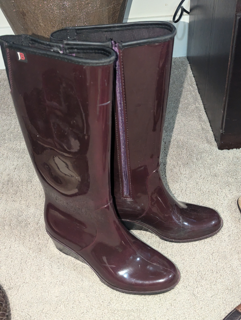 Jeanne Becker Burgundy Wedge Rain Boots