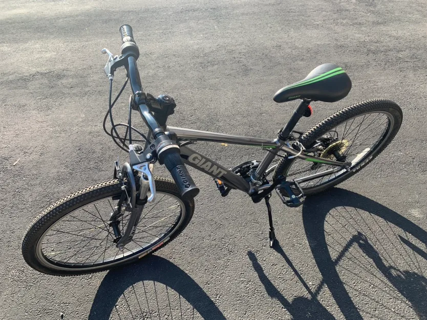 GIANT (XTC) 24” Mountain Bike image indicator(2)