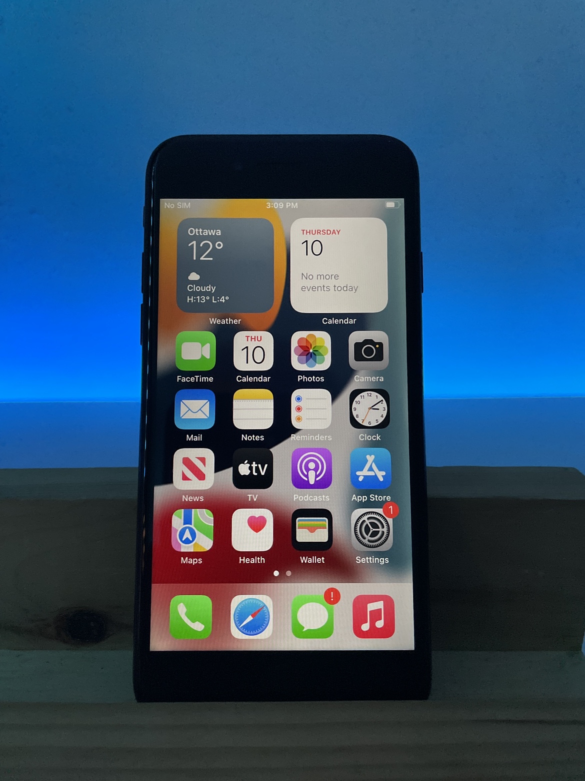 iPhone 7 Black 128GB + charger and case - photo 3