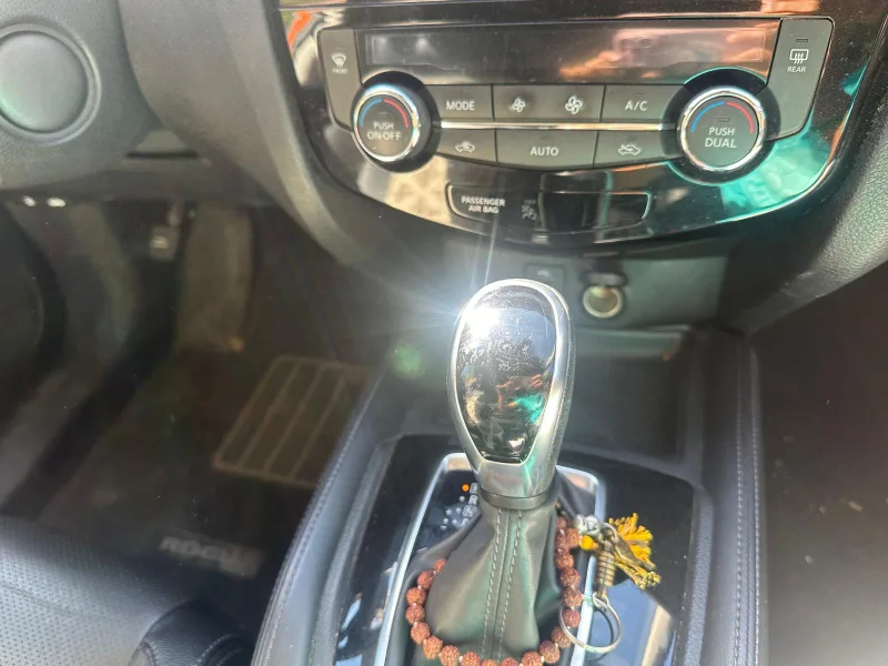 Nissan Rogue 2017 image indicator(4)