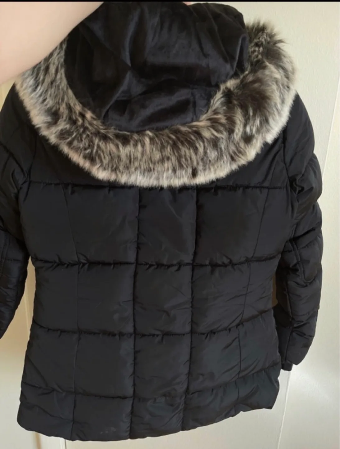 Black Puffer Jacket with Faux Fur Hood image indicator(3)
