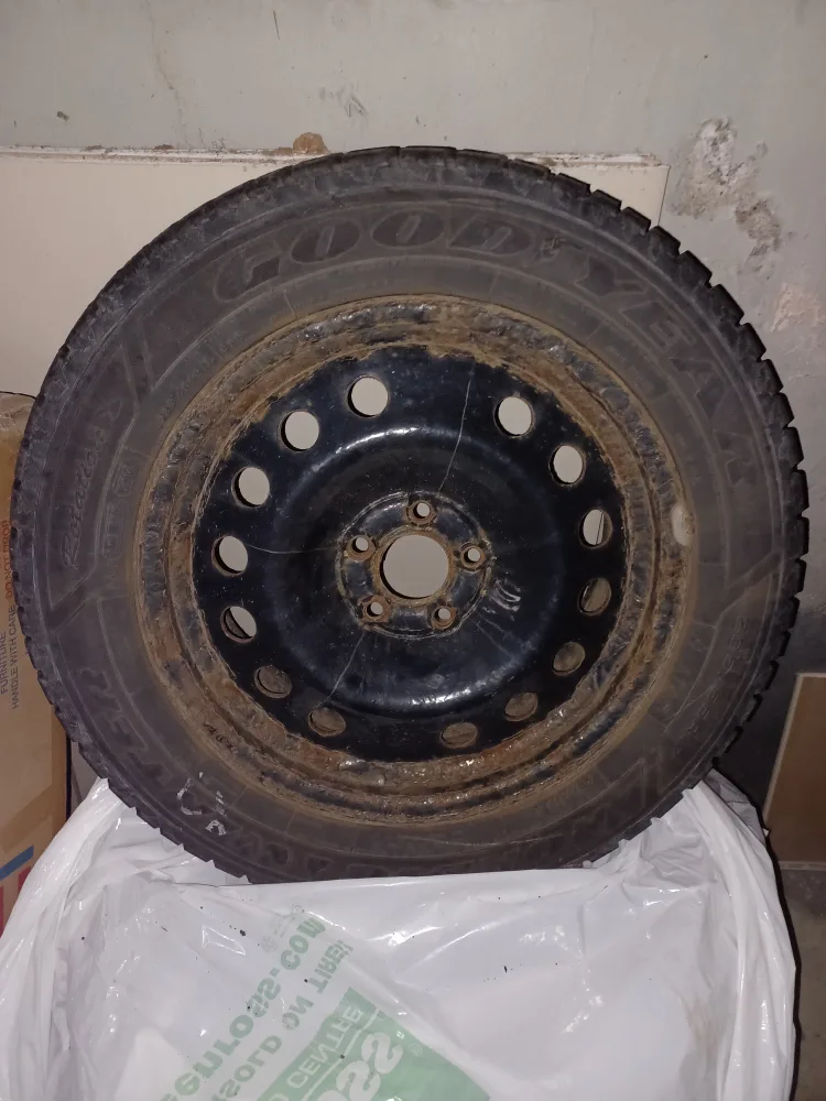Goodyear winter tires on rims x4 image indicator(3)
