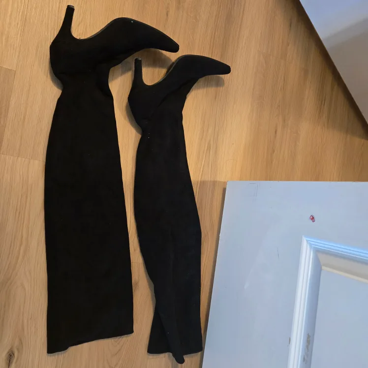 Black Over-the-Knee suede heeled Boots thumbnail