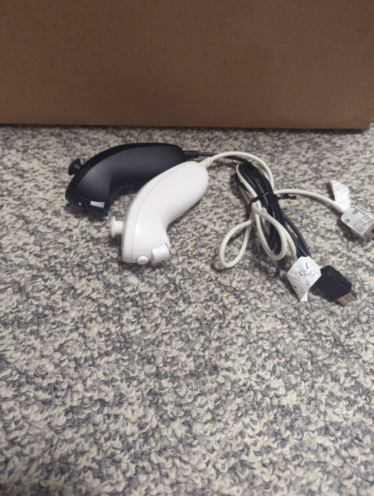 Wii Remote Nunchucks - photo 2