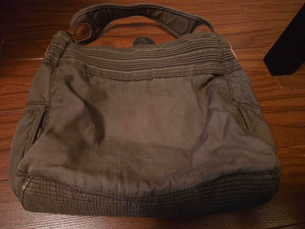 Vintage Gap Canvas Crumpler Bag w/Real Leather Accents image indicator(4)